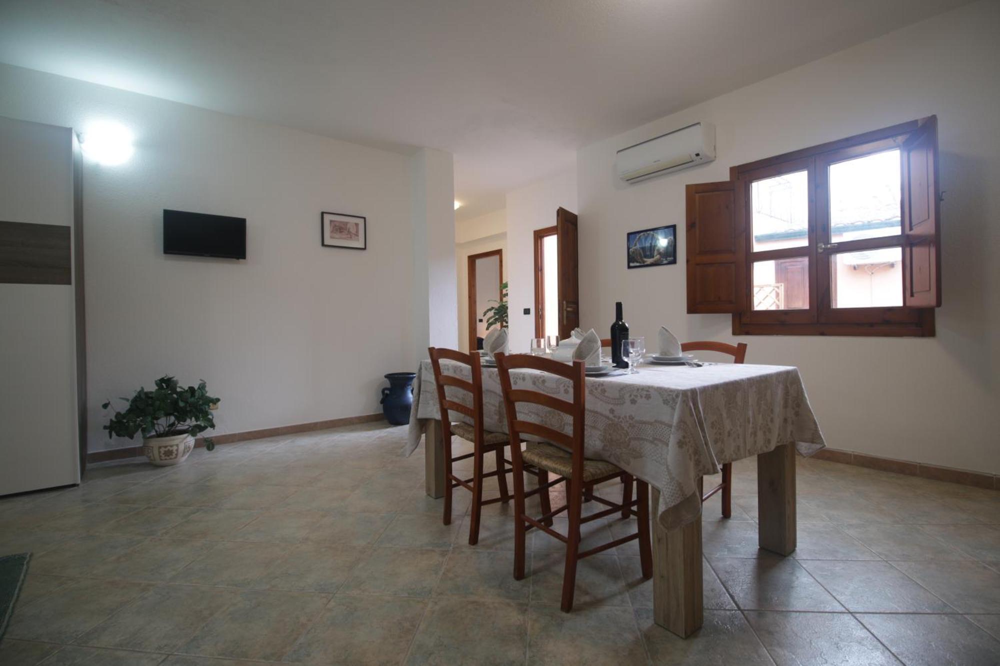 Residenza Maria Antonia - Historical Suite Orosei Habitación foto