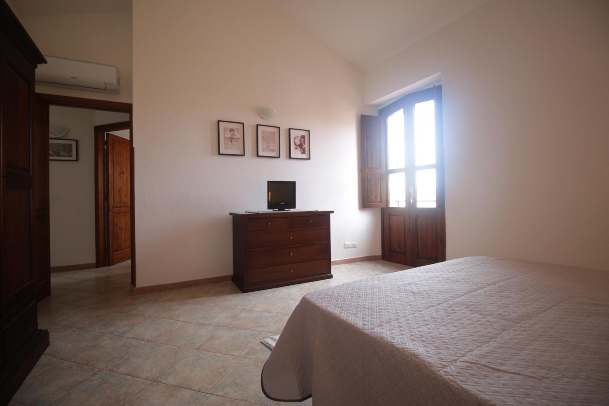 Residenza Maria Antonia - Historical Suite Orosei Habitación foto