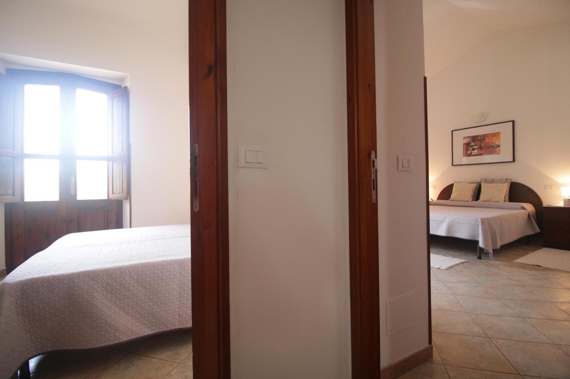 Residenza Maria Antonia - Historical Suite Orosei Habitación foto