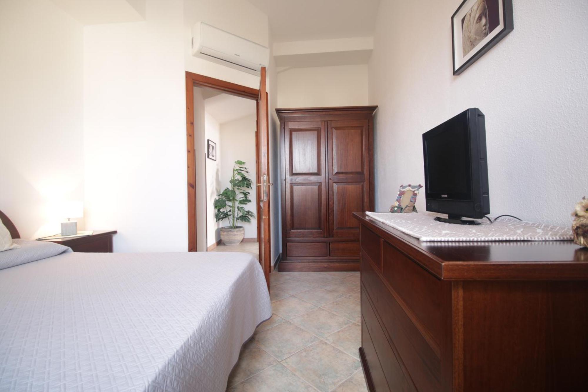 Residenza Maria Antonia - Historical Suite Orosei Habitación foto